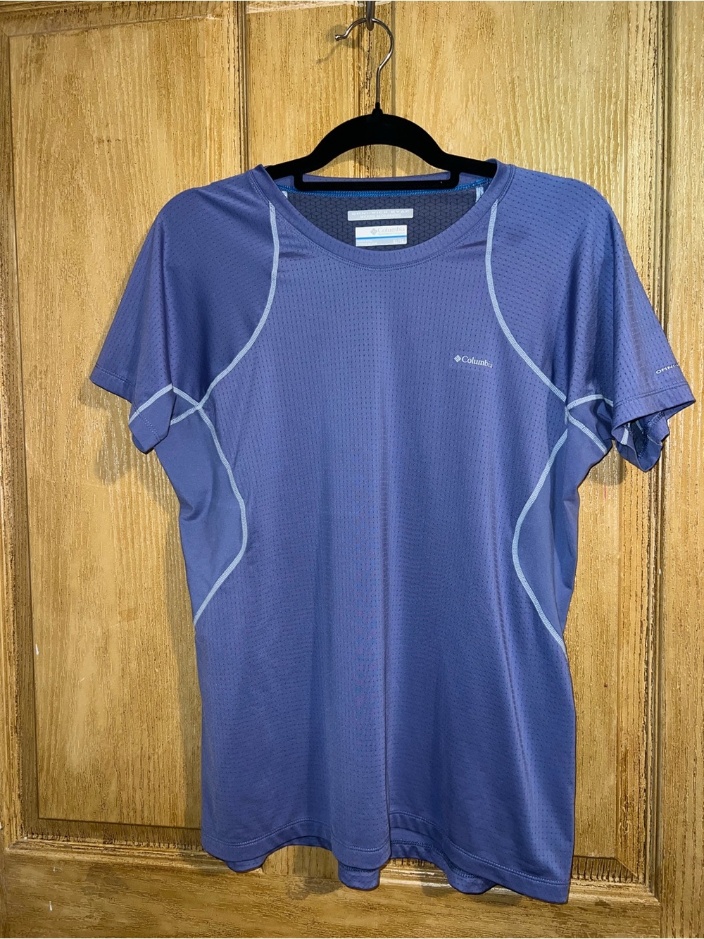 Columbia Short Sleeve Athletic Tee in purple. Womens size XL